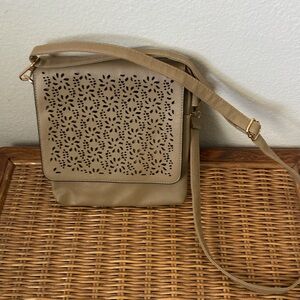 5/$10❤️❤️❤️TAN VEGAN PU CROSSBODY WITH ADJUSTABLE STRAP